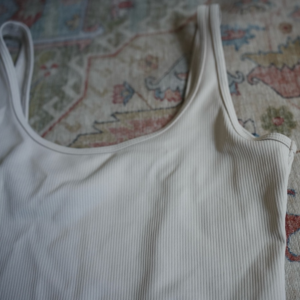ABERCROMBIE AND FITCH Women's
Seamless Rib Fabric Scoopneck Bodysuit taupe small - Picture 4 of 7